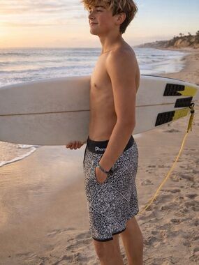 Hurley Black and White Patterned Men's Swim Trunks